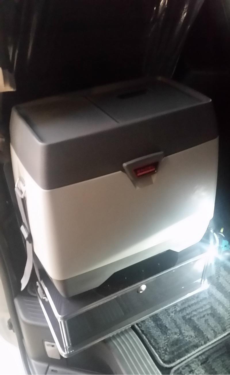 ハイエースコミューター 冷蔵庫台