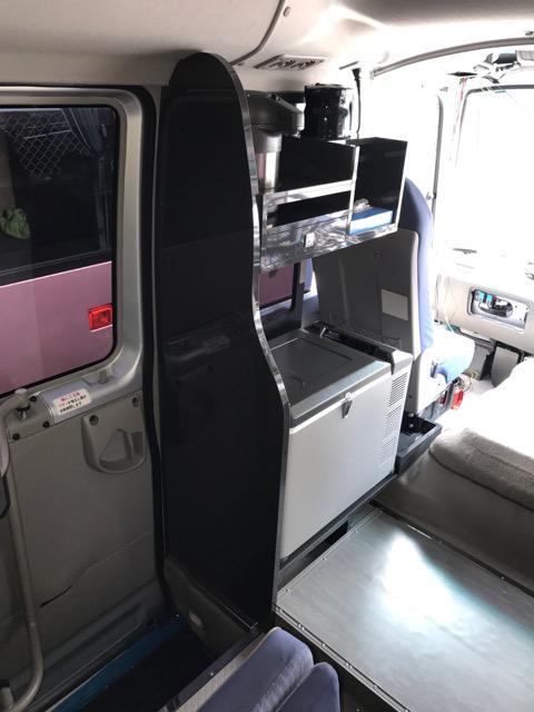 マイクロバス 助手席後 ポット棚
